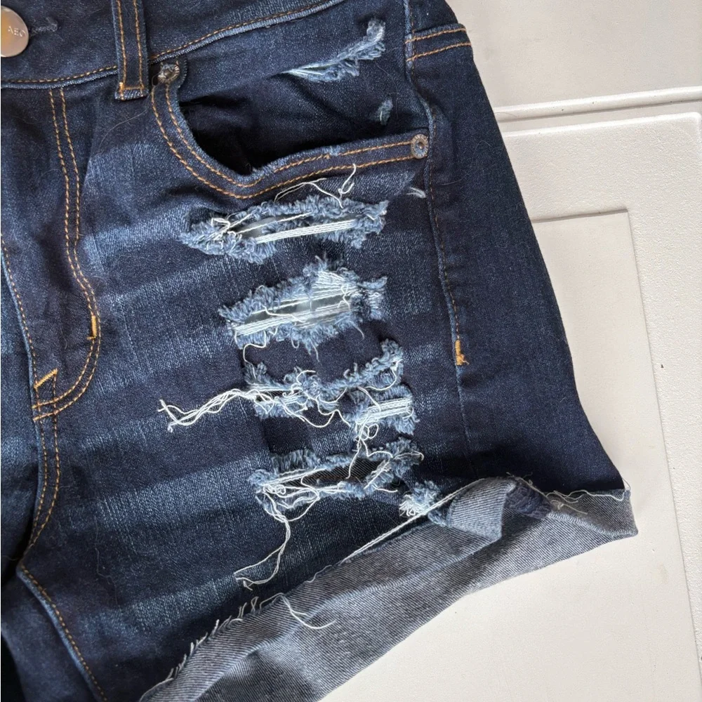 American Eagle Women’s Distressed Denim Shorts Dark Wash Size 6 - Picture 3 of 6
